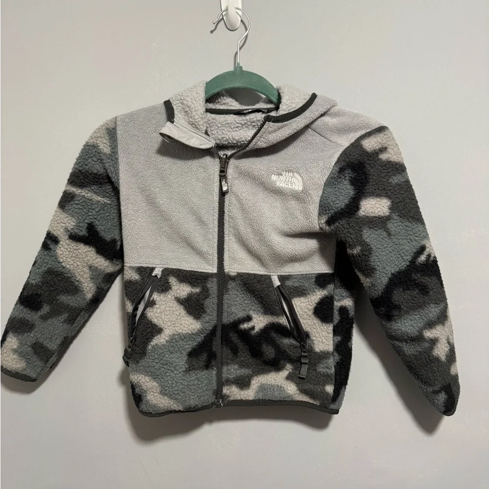 The North Face- Kids hooded fleece. Black and gray camo. Size XS/6